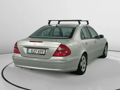 Usado Mercedes E350 Avantgarde 272 HP (200 kW) 2005 Cinzento Sedan