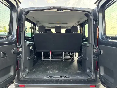 Usado Renault Trafic 150 CV (110 kW) 2025 Gris Monovolumen