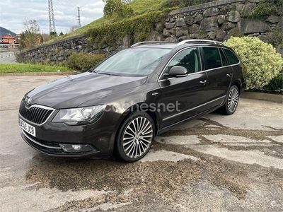 Usado Skoda Superb 170 CV (125 kW) 2015 Negro Familiar