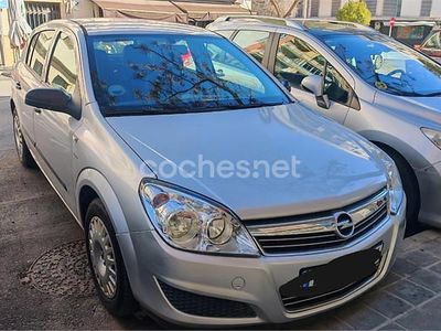 Gris / plata Usado 2009 Opel Astra Essentia Berlina | 3700 € (Precio justo)
