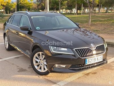 Usado Skoda Superb Style 150 CV (110 kW) 2017 Marrón Familiar