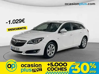 Usado Opel Insignia Selective 136 CV (100 kW) 2016 Blanco Familiar