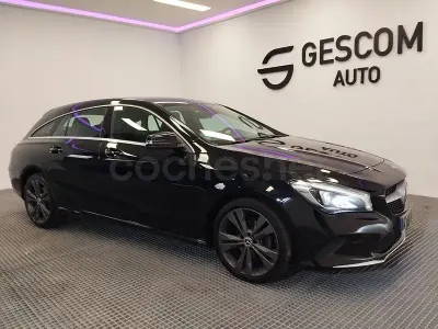 Usado Mercedes CLA200 Shooting Brake 136 CV (100 kW) 2018 Negro Familiar