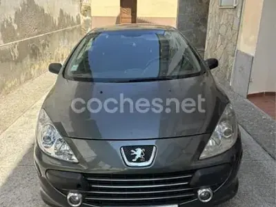 Usado Peugeot 307 CC 110 CV (80 kW) 2007 Negro Descapotable