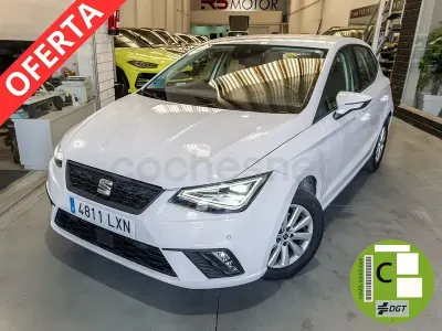 Usado Seat Ibiza Style Plus 110 CV (80 kW) 2022 Blanco Utilitario