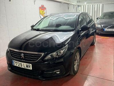 Begagnad Peugeot 308 SW Allure 130 HK (95 kW) 2021 Svart Kombi