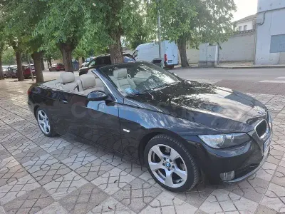 Käytetty BMW 320 Cabriolet 170 HP (125 kW) 2007 Musta Avoauto