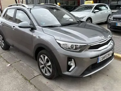 Usado Kia Stonic 84 CV (61 kW) 2023 Gris SUV