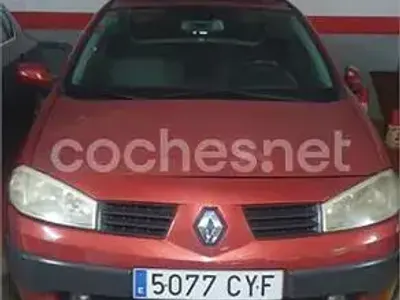 Usado Renault Mégane II Authentique 115 CV (84 kW) 2004 Rojo Berlina
