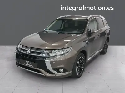 Usado Mitsubishi Outlander P-HEV 203 CV (149 kW) 2018 Gris SUV