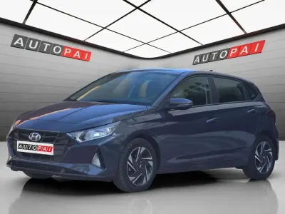 Usado Hyundai i20 84 CV (61 kW) 2022 Gris Utilitario