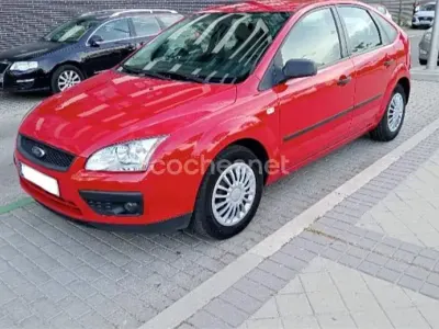 Käytetty Ford Focus Trend 90 HP (66 kW) 2006 Punainen Sedan
