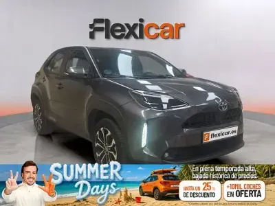 Usado Toyota Yaris Active 116 CV (85 kW) 2022 Gris Utilitario
