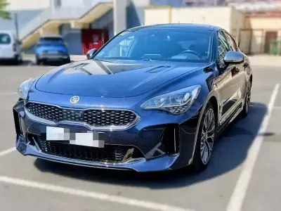 Usado Kia Stinger GT-Line 256 CV (188 kW) 2017 Azul Utilitario