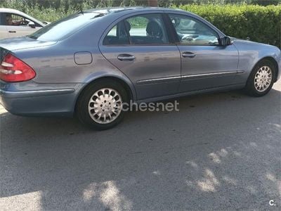 Usado Mercedes E320 Elegance 224 CV (164 kW) 2004 Azul Berlina