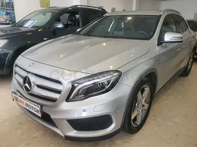 Usado Mercedes GLA200 136 CV (100 kW) 2019 Gris / plata SUV