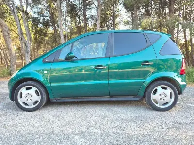 Usado Mercedes A160 Elegance 102 CV (75 kW) 1998 Verde Monovolumen