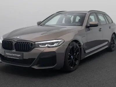 Usado BMW 530e Comfort Edition 292 CV (214 kW) 2022 Gris / plata Familiar