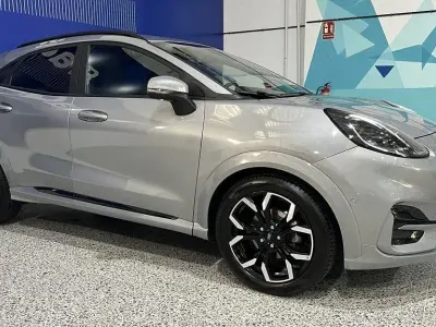 Usado Ford Puma ST-Line X 125 CV (91 kW) 2022 Plata solar (metalizado) SUV