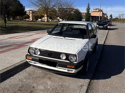 Begagnad VW Golf II GTI 112 HK (82 kW) 1989 Vit Halvkombi