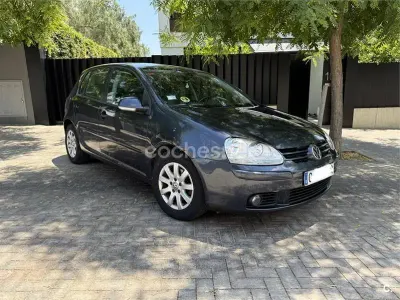 Usado VW Golf IV Sportline 115 CV (84 kW) 2005 Gris / plata Berlina