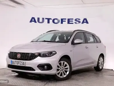 Usado Fiat Tipo 120 CV (88 kW) 2018 Plateado Familiar