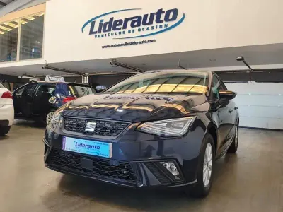 Usado Seat Ibiza Style 110 CV (80 kW) 2022 Azul Utilitario