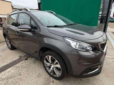 Usado Peugeot 2008 Allure 131 CV (96 kW) 2019 Gris / plata SUV