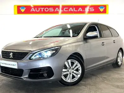 Usado Peugeot 308 SW Access 100 CV (73 kW) 2019 Gris / plata Familiar