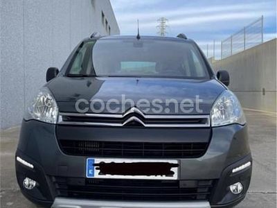 Usado Citroën Berlingo Feel 110 CV (80 kW) 2016 Gris / plata Monovolumen