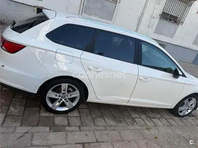 Usado Seat Leon ST Style 105 CV (77 kW) 2015 Blanco Familiar
