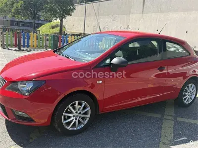 Usado Seat Ibiza SC Reference 70 CV (51 kW) 2013 Rojo Utilitario