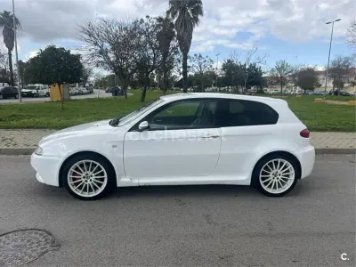Usado Alfa Romeo 147 250 CV (183 kW) 2004 Blanco Utilitario
