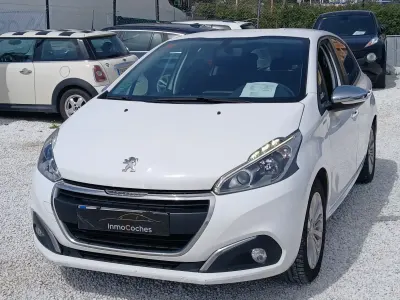 Usado Peugeot 208 Style 82 CV (60 kW) 2017 Blanco Utilitario
