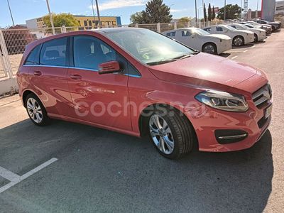 Usado Mercedes B180 122 CV (89 kW) 2018 Rojo Monovolumen