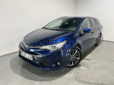 Käytetty Toyota Avensis Advance 143 HP (105 kW) 2016 Sininen Farmari