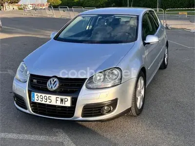 Usado VW Golf V GT 140 CV (102 kW) 2007 Gris / plata Berlina