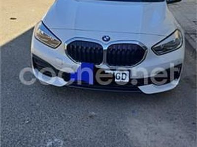 Begagnad BMW 118 136 HK (100 kW) 2020 Vit Halvkombi