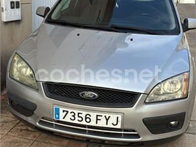 Usado Ford Focus Trend 115 CV (84 kW) 2007 Gris / plata Berlina