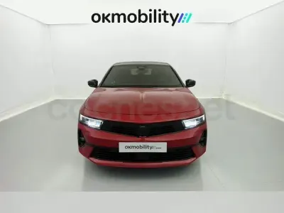 Usado Opel Astra 130 CV (95 kW) 2023 Rojo Familiar