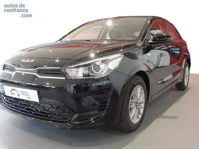 Usado Kia Rio 84 CV (61 kW) 2023 Negro