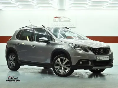Usado Peugeot 2008 Allure 110 CV (80 kW) 2016 Gris SUV