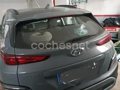 Usado Hyundai Kona 120 CV (88 kW) 2021 Gris / plata SUV
