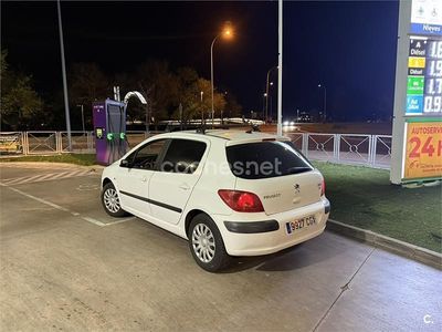 Usado Peugeot 307 90 CV (66 kW) 2004 Blanco Berlina
