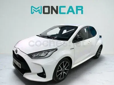 Usado Toyota Yaris Hybrid Style 116 CV (85 kW) 2021 Blanco Berlina