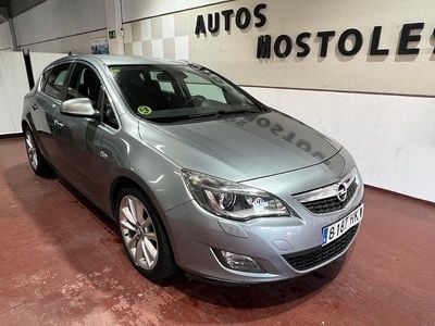 Usado Opel Astra Selective 110 CV (80 kW) 2012 Gris / plata Berlina