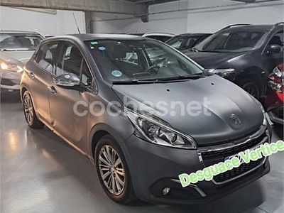 Gris / plata Usado 2015 Peugeot 208 Allure Utilitario | 6500 € (Precio justo)