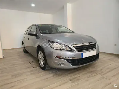 Usado Peugeot 308 SW Active 130 CV (95 kW) 2017 Gris / plata Familiar