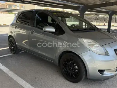 Begagnad Toyota Yaris 87 HK (63 kW) 2007 Grå Halvkombi