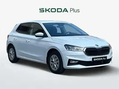Usado Skoda Fabia Selection 116 CV (85 kW) 2025 Blanco Utilitario